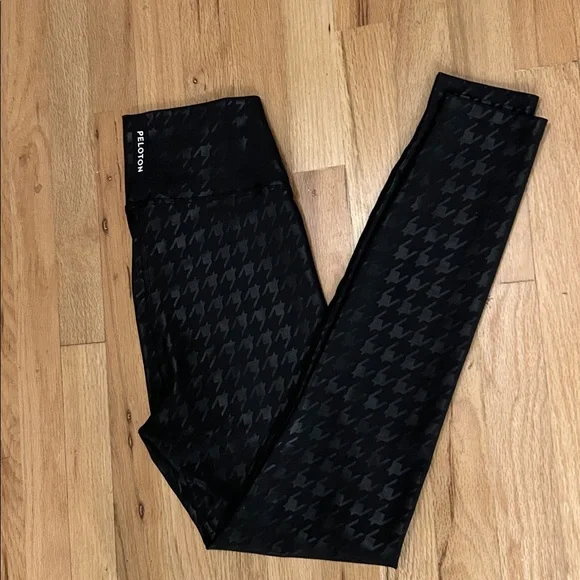 Peloton Show Up Houndstooth Leggings - Picture 4 of 5